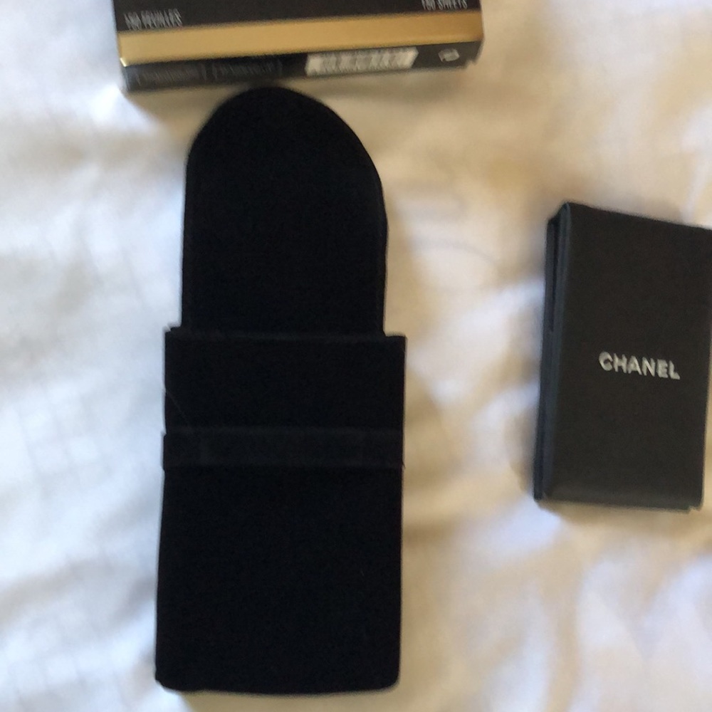 Chanel mirror with pouch - Picture 6 of 7